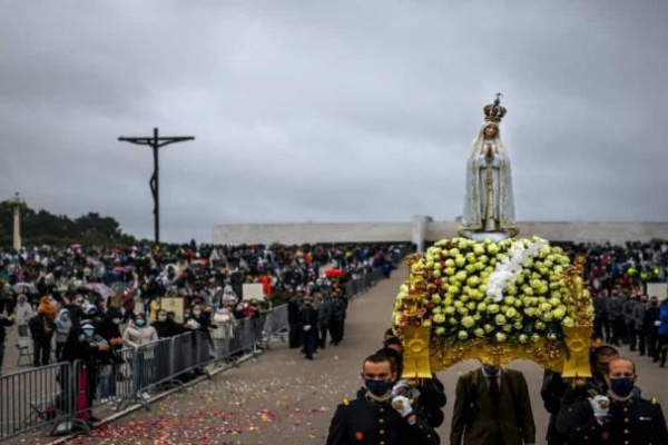 El santuario de Fátima vuelve a la normalidad y recibe peregrinos de 14 países