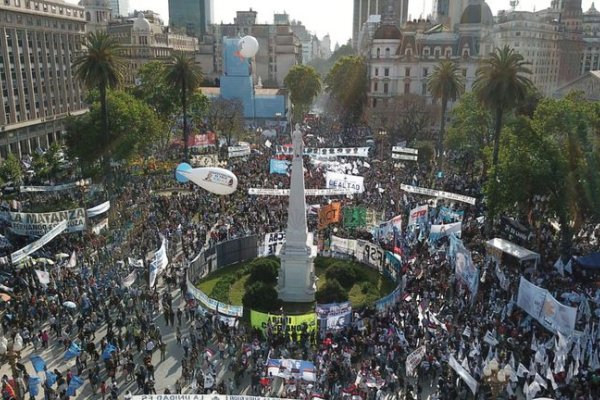 El peronismo marchó a Plaza de Mayo por el Día de la Lealtad