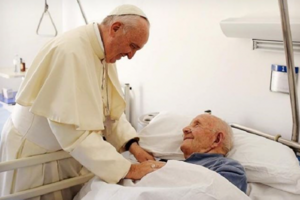 El Papa a los médicos: Anteponer los enfermos a la enfermedad