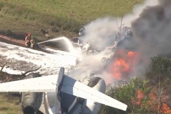 Un avión se estrelló con 21 personas a bordo