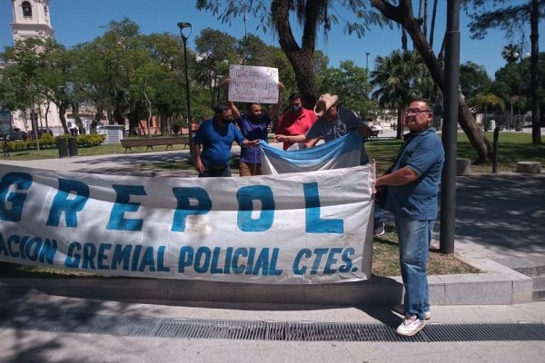 Policías manifestaron que es poco el aumento de haberes