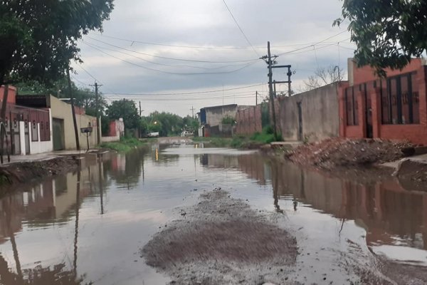 Vecinos anegados reclaman rápida intervención municipal