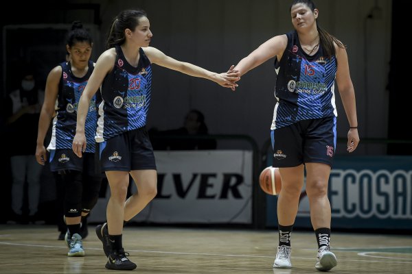 Debut con sonrisa para las correntinas en la Liga femenina