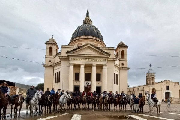 Bajo la lluvia, los peregrinos de varias comunas arribaron a Itatí