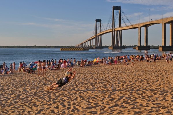 Corrientes: Concentración y rechazo por construcciones en zona de playas