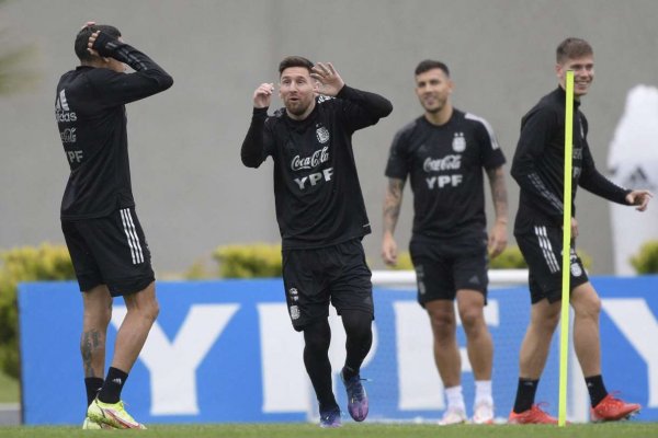 Con dos bajas y un regreso, la lista de la Selección que arma Lionel Scaloni para enfrentar a Uruguay y Brasil