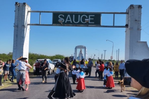 La Cruz de las Misiones y la Virgen Peregrina de Itatí, sobre el final de su visita a los pueblos