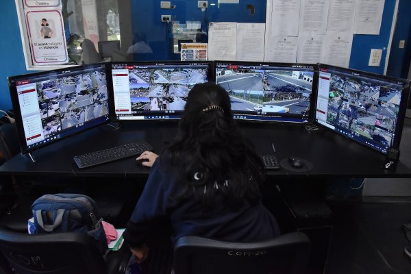 Monitoreo: El 911 podrá ver en directo las cámaras instaladas en plazas y paradas de colectivos