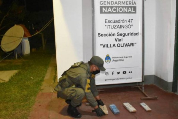 Can detector halló cuatro ladrillos de marihuana en un colectivo