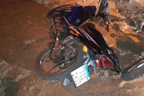 Robaron una moto, se cayeron en una persecución y la dejaron abandonada