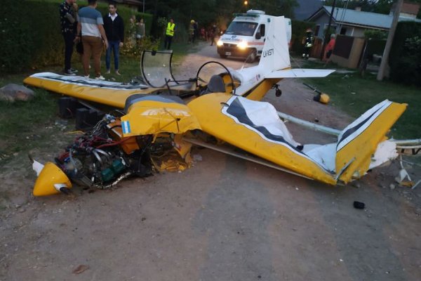 Una madre y su hija fueron heridas por una avioneta cuando caminaban por la calle