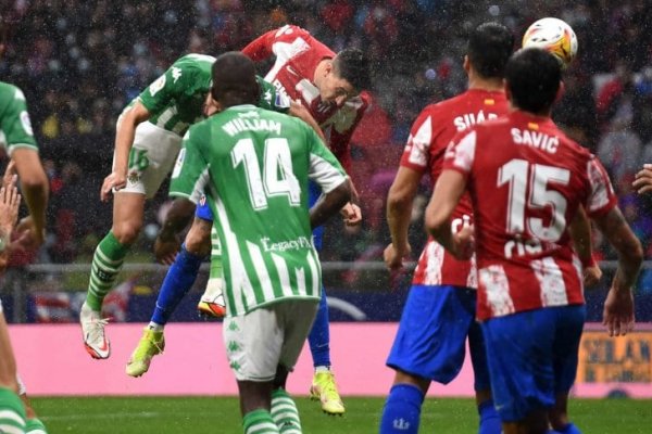 Atlético de Madrid goleó a Betis con un gol en contra de Germán Pezzella