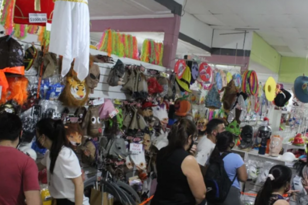 Halloween y Ángeles Somos, dos tradiciones que conviven en la Capital