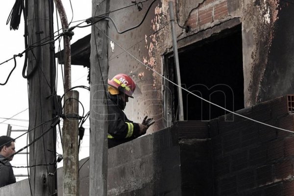 Murió un matrimonio y su hijo de 10 años tras un incendio en una gomería