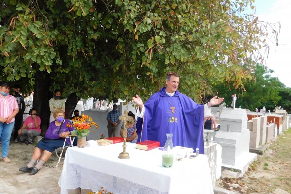Monseñor Canecin: “Que bien nos hace que Jesús pueda enjugar nuestras lagrimas”.