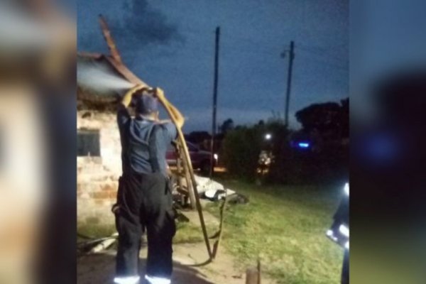 Bomberos hallaron un cadáver cuando combatían un incendio