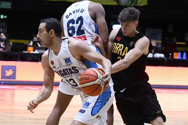 Regatas le ganó a Obras en el debut