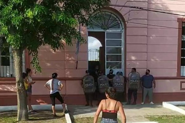 Santa Lucía: intentaron linchar a sujeto acusado de abusar de sus hijas