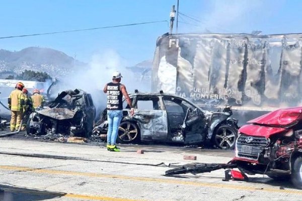 Al menos 19 muertos por un choque múltiple en una autopista