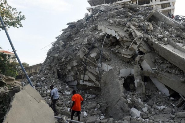 Ascienden a 42 los muertos por el derrumbe de un edificio en construcción en Nigeria