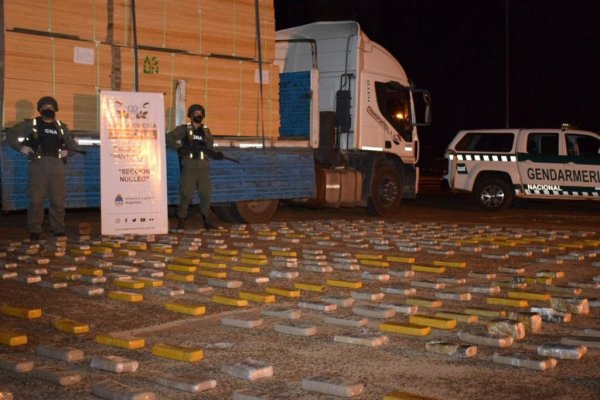 Corrientes: Hallan más de 380 kilos de marihuana oculta en la cabina de un camión