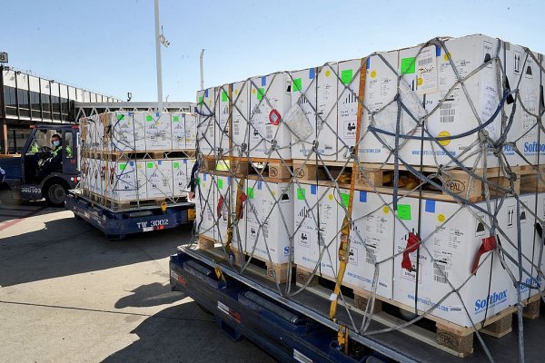 Llegaron casi 900 mil dosis de vacunas de Pfizer