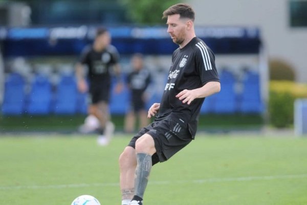 Entrenó la Selección Argentina con Messi a la par del grupo