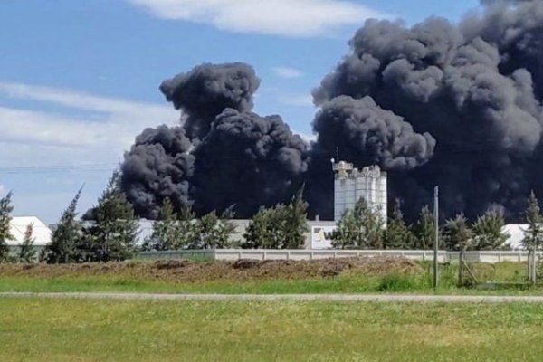 Pánico en Rosario por el incendio de una fábrica