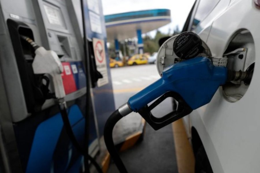 El presidente de YPF negó que los combustibles vayan a aumentar en diciembre