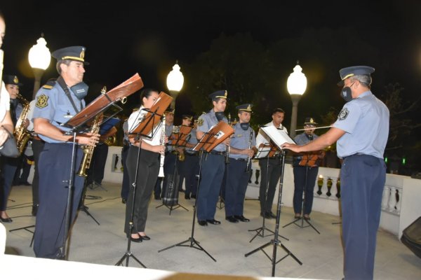 Con un concierto al aire libre se celebró el Día de la Tradición