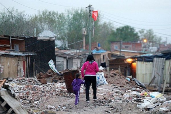 La alarmante cifra del INDEC: la mitad de los argentinos no tienen acceso al agua, gas o saneamiento