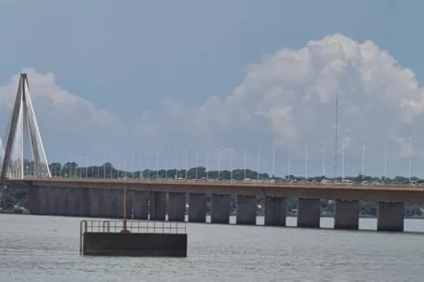 El puente Posadas - Encarnación recupera su movimiento