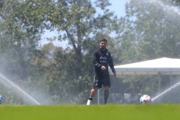 Scaloni confirmó a Messi de titular en el superclásico del martes ante Brasil