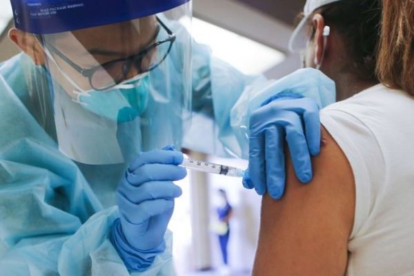 El 60% de los argentinos ya completó su esquema de vacunación contra el COVID