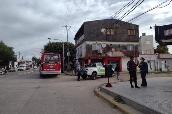 Una mujer resultó herida tras caer de un colectivo