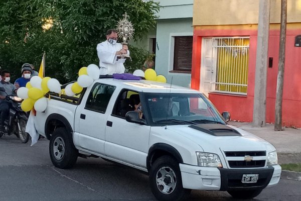 Caravana para celebrar el aniversario de la capilla de adoración perpetua