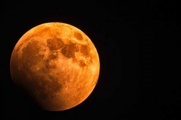 Este viernes se verá el eclipse lunar más largo desde 1440 en varios continentes