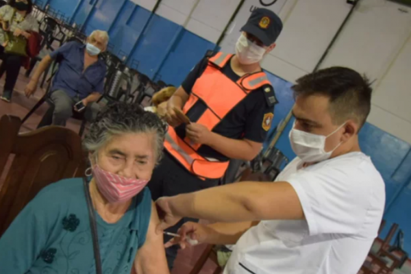 En Corrientes planifican vacunar con dosis de refuerzo a toda la población
