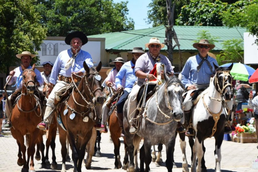 A caballo, en bicicleta y a pie, los feligreses visitaron Itatí