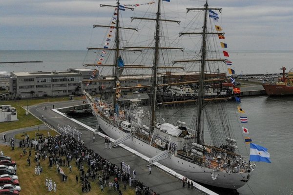 Arribó la Fragata Libertad tras el cierre de un nuevo viaje de instrucción