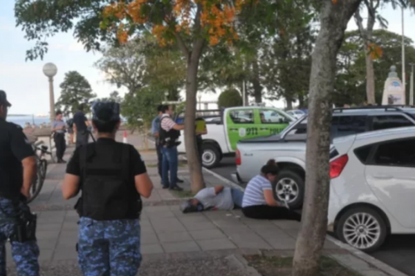 Detienen a pareja acusada de robar objetos de vehículos en la Costanera