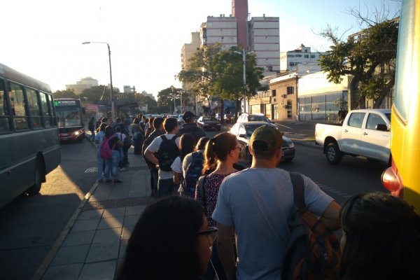 Corrientes: Otro caótico día en el transporte Chaco-Corrientes