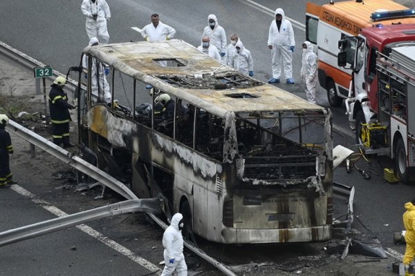 Murieron 46 personas al incendiarse un micro, el peor siniestro europeo en la última década