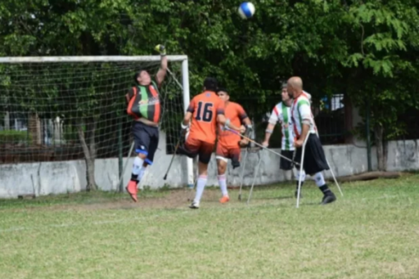 El equipo de fútbol de amputados viaja a Córdoba para representar a Corrientes