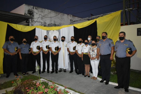 Cadetes de la Escuela de Policía recibieron el sacramento de la Comunión