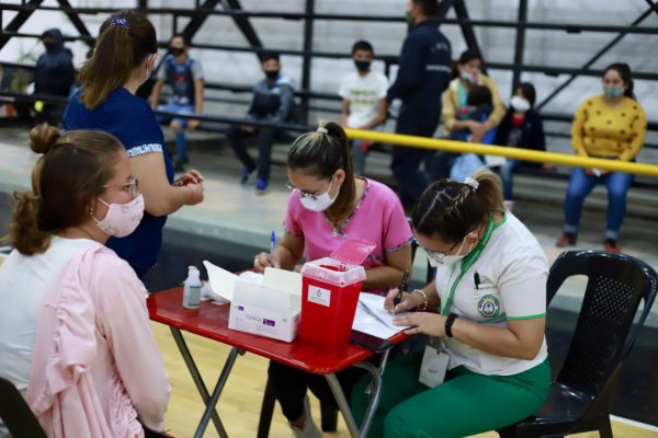 Intensifican la campaña de vacunación contra el COVID en el interior correntino