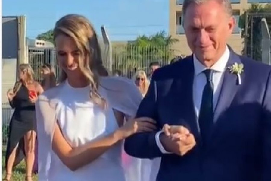 La hija de Marcelo Bonelli se casó en las playas de Paso de la Patria