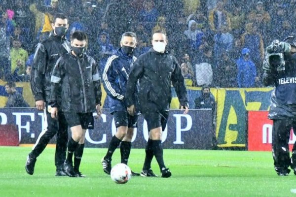 El partido entre Boca y Newell's se suspendió por la incesante lluvia