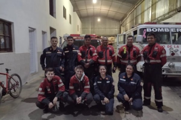 Bomberos lograron rescatar a un hombre que cayó a un pozo