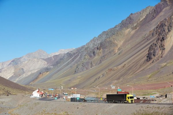 Chile pospuso la apertura de un paso fronterizo con Argentina por la nueva variante Ómicron